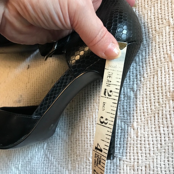 Black Leather Pumps with Buckle - size Euro 39 (US 8) - Picture 10 of 10